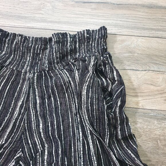 Threedots Women Shorts Black White Striped Elastic Waist Shorts XL 28 In Waist - Picture 4 of 6